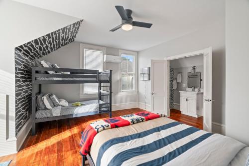 Historic Galveston Family Beach Home With 3 King Beds in Galveston, USA