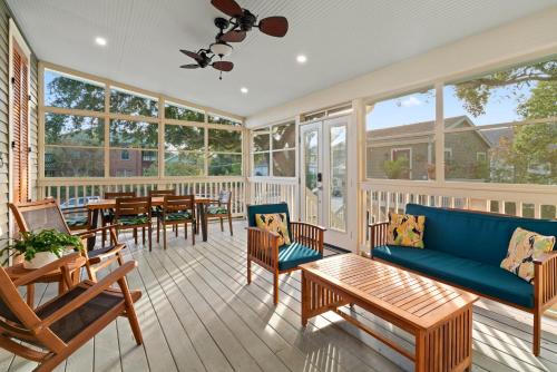 Historic Galveston Family Beach Home With 3 King Beds in Galveston, USA