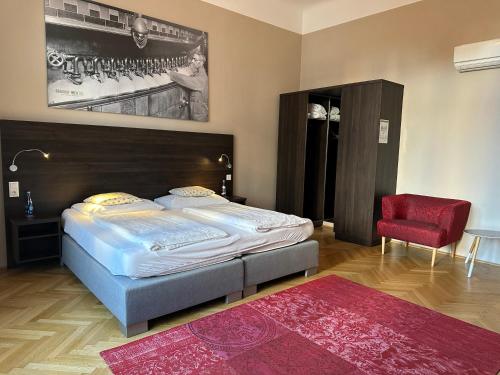 Superior Double or Twin Room image 4