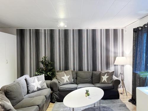 3 bedrooms, 6 beds