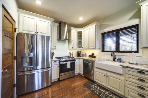 Spacious Glenville Home with Fire Pit and Lake Access