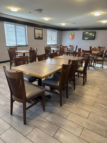 Super 8 by Wyndham Milwaukee Airport in Milwaukee, USA