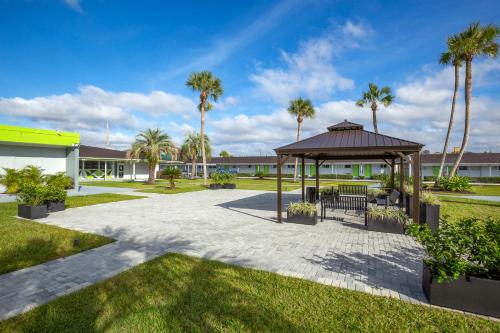 ทัศนียภาพภายนอกโรงแรม, Weekly Inn in อาร์ลิงตัน