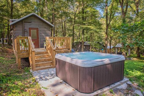 Tiny Cabin Village Private Hot Tub Lynda Cabin