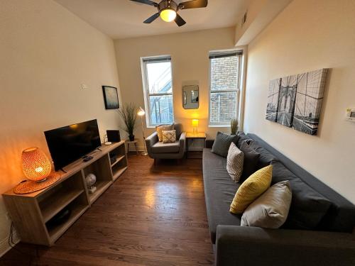 Spacious West Town Oasis with Parking! in Chicago, USA