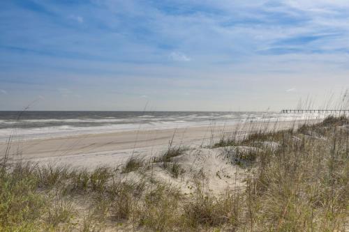 Jacksonville Beach Townhome Steps to the Sand!