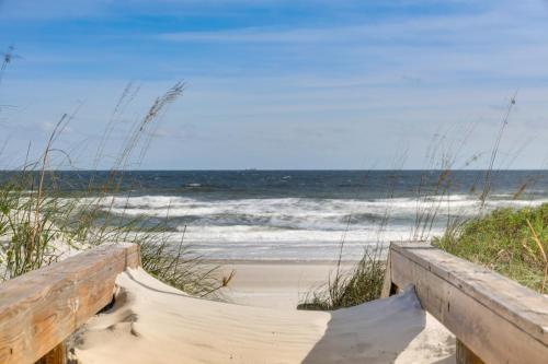 Jacksonville Beach Townhome Steps to the Sand!