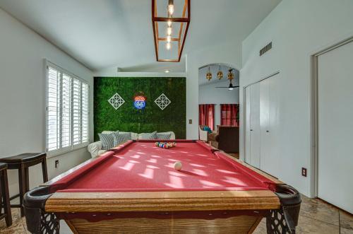 Resort Style Desert Oasis, Pool, Golf, Billiards & Ping Pong