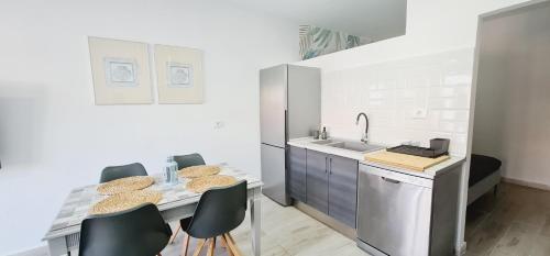 ห้องครัว, Apartamento Playitas Salema in ลาสปลายิตาส