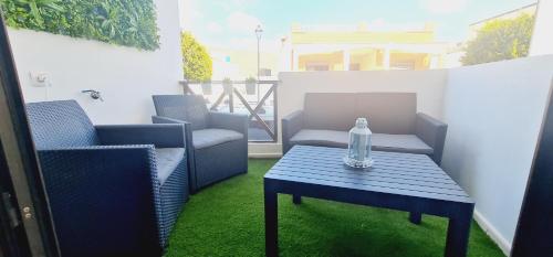 ระเบียง/ชานเรือน, Apartamento Playitas Salema in ลาสปลายิตาส