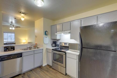 Quiet Killeen Townhome, 5 Mi to Fort Hood Shopping in Killeen, USA