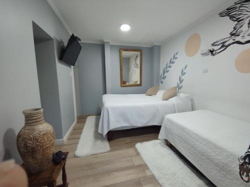 1 double bed, 1 twin bed