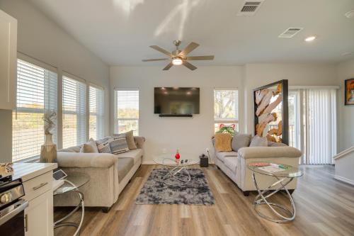 South Houston Townhome with Patio and Gas Grill! in Houston, USA