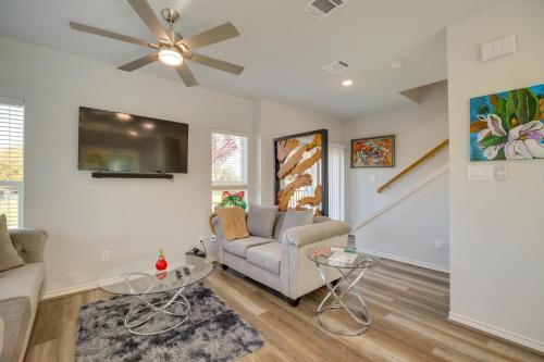 South Houston Townhome with Patio and Gas Grill! in Houston, USA