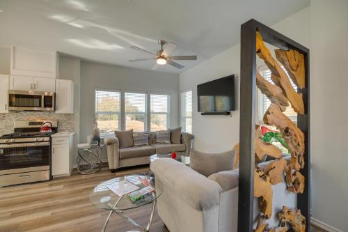 South Houston Townhome with Patio and Gas Grill! in Houston, USA