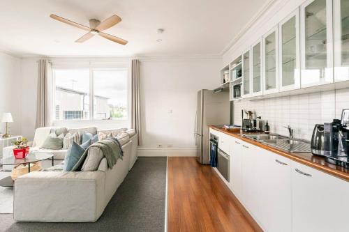 Kitchen, Urban Elegance apartment in Yarraville village in Yarraville