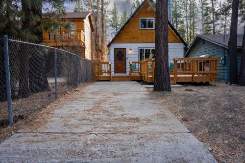 The Teddy Bear Cabin! Large Patio!