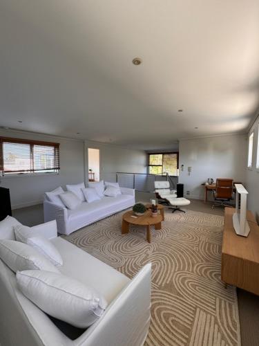 Tropical Villa in Burleigh in Burleigh Waters