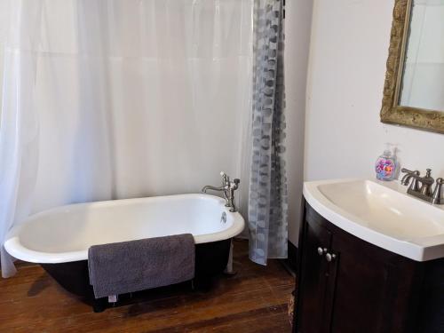 Bathroom, The Oliver House - Adults Only in Bisbee (AZ)