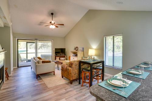 Pet-Friendly Lakeland Condo with Screened Porch! Pet-Friendly Lakeland Condo with Screened Porch!