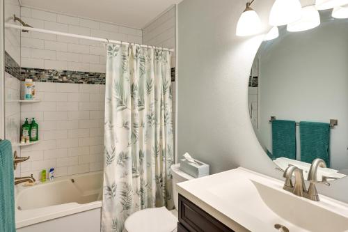 Pet-Friendly Lakeland Condo with Screened Porch! Pet-Friendly Lakeland Condo with Screened Porch!