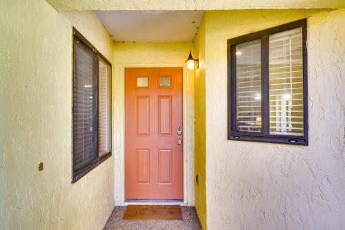 Pet-Friendly Lakeland Condo with Screened Porch! Pet-Friendly Lakeland Condo with Screened Porch!