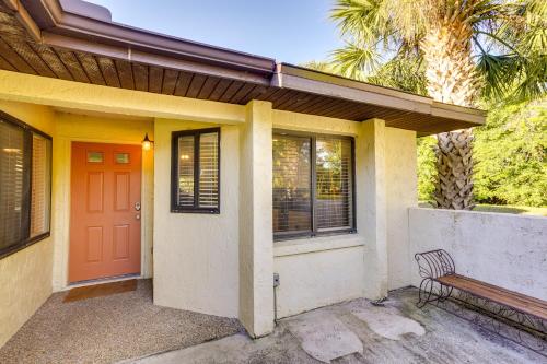 Pet-Friendly Lakeland Condo with Screened Porch! Pet-Friendly Lakeland Condo with Screened Porch!