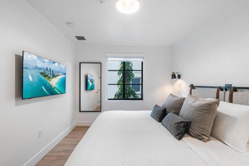 Lux Retreat By Renzzi Room Type - Three-Bedroom Apartment