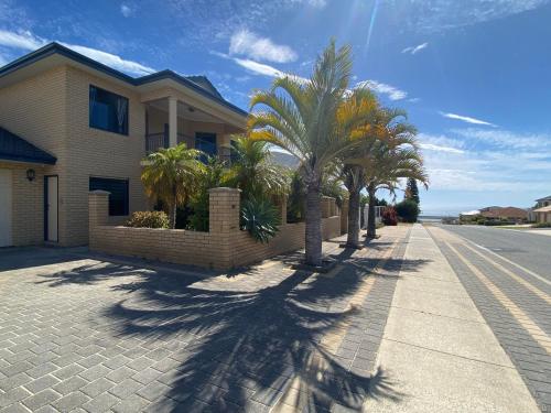 Sunny Ocean View Retreat - Perth