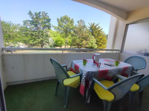 Apartment room in Appartement à St Jean de Monts - Confort 3 pers Proche Plage WIFI - FR-1-323-454