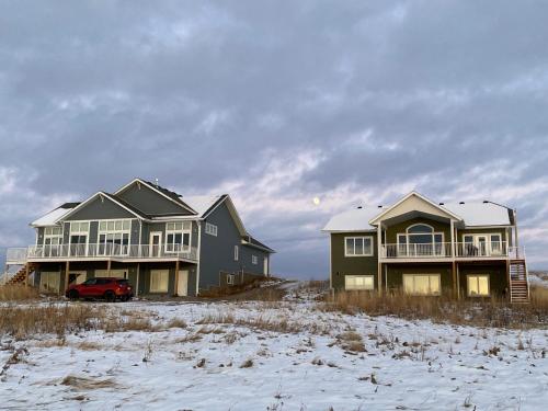 Thistle Ridge (Lower) New Waterton Lakes Area Waterfront Home