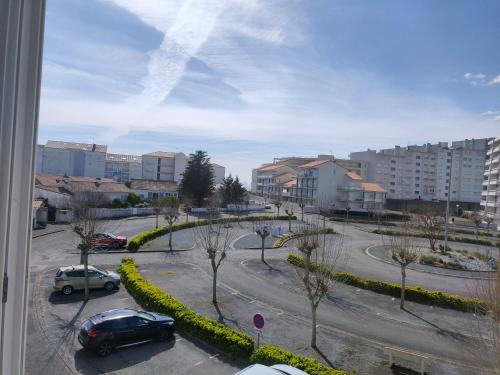 Apartment room in Spacieux appartement 4 pers à 200m de la plage avec parking privé - FR-1-323-443