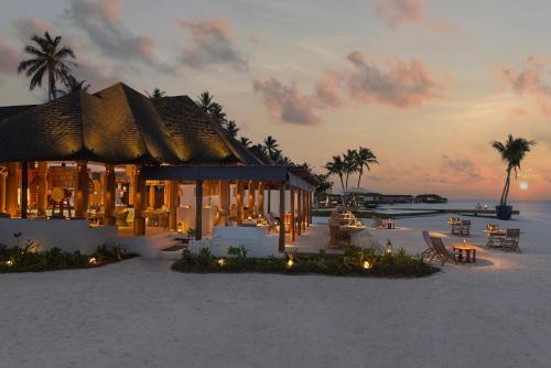 餐廳, 馬爾代夫法雷斯阿瓦尼普拉斯度假村 (Avani Plus Fares Maldives Resort) in 芭環礁