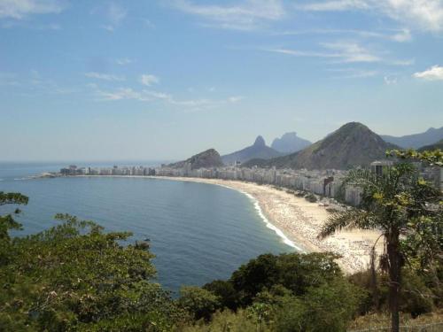 Studio completo ao lado da praia de Copacabana com ar duas camas wifi 2 televisores com streaming  até 3 pessoas pauloangerami DF125 - image 4