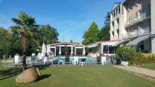 Vista exterior, Brit Hotel du Golf Le Lodge in Salies-de-Bearn