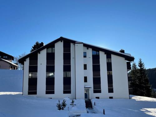 Зовнішній вигляд готелю, Cozy alpine apartment with fireplace in Ленцерхайд