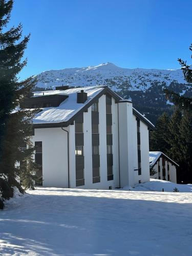 Зовнішній вигляд готелю, Cozy alpine apartment with fireplace in Ленцерхайд