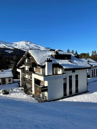 Зовнішній вигляд готелю, Cozy alpine apartment with fireplace in Ленцерхайд