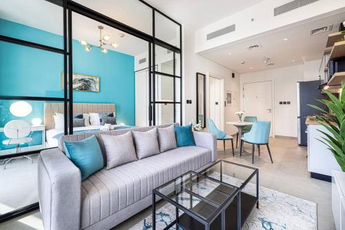 Beautiful 1BR Apt in Dubai Hills with City View - image 9