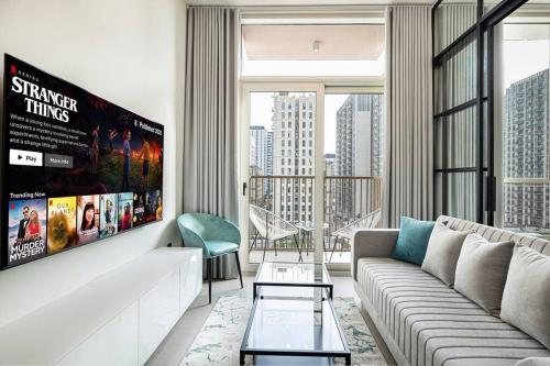 Beautiful 1BR Apt in Dubai Hills with City View - image 6
