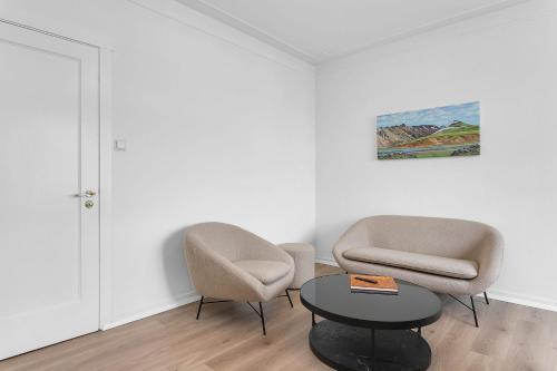 Three-Bedroom Apartment image 7