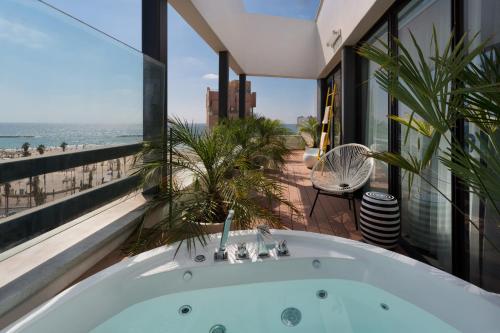 room detail thumbnail 2