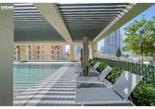 Luxury Burj Royale Burj Khalifa & Fountain view - image 3