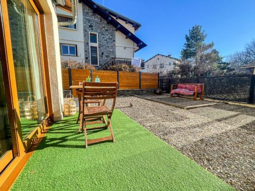 Bonita casa. Gran jardín. Con wifi. (Bonita casa. Gran jardin. Con wifi.) in Bourg-Madame