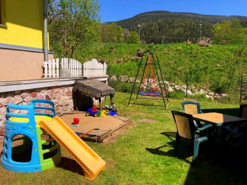 Parque infantil, Penzion NATTY - s wellness přímo u sjezdovky (Penzion NATTY - s wellness primo u sjezdovky) in Cerny Dul
