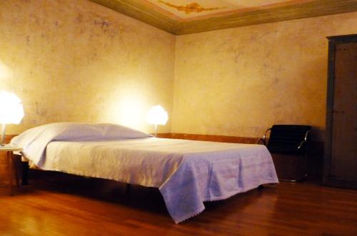 1 queen bed, 2 twin beds