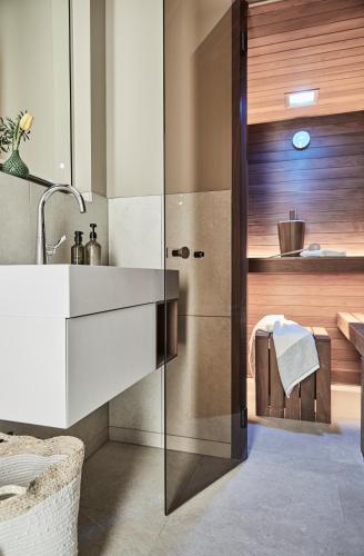 Villa Baltique Room Type - Premium Wellness Suite mit eigener Loggia, Terrasse, Sauna und Kamin