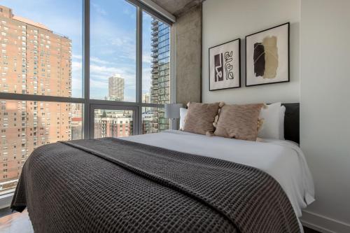 River North 1br w theater room nr beach l CHI-1012 detail