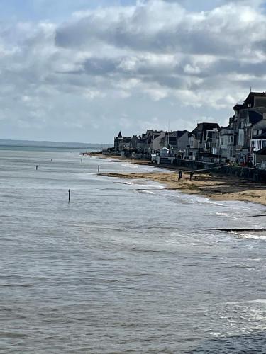 Saint-Aubin-Sur-Mer: Bel appartement traversant in Saint-Aubin-sur-Mer