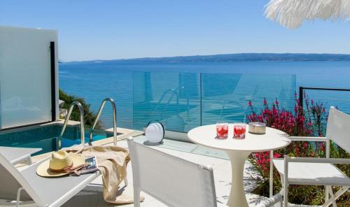 Gallery Luxury Suites & Rooms-Only Adults 3